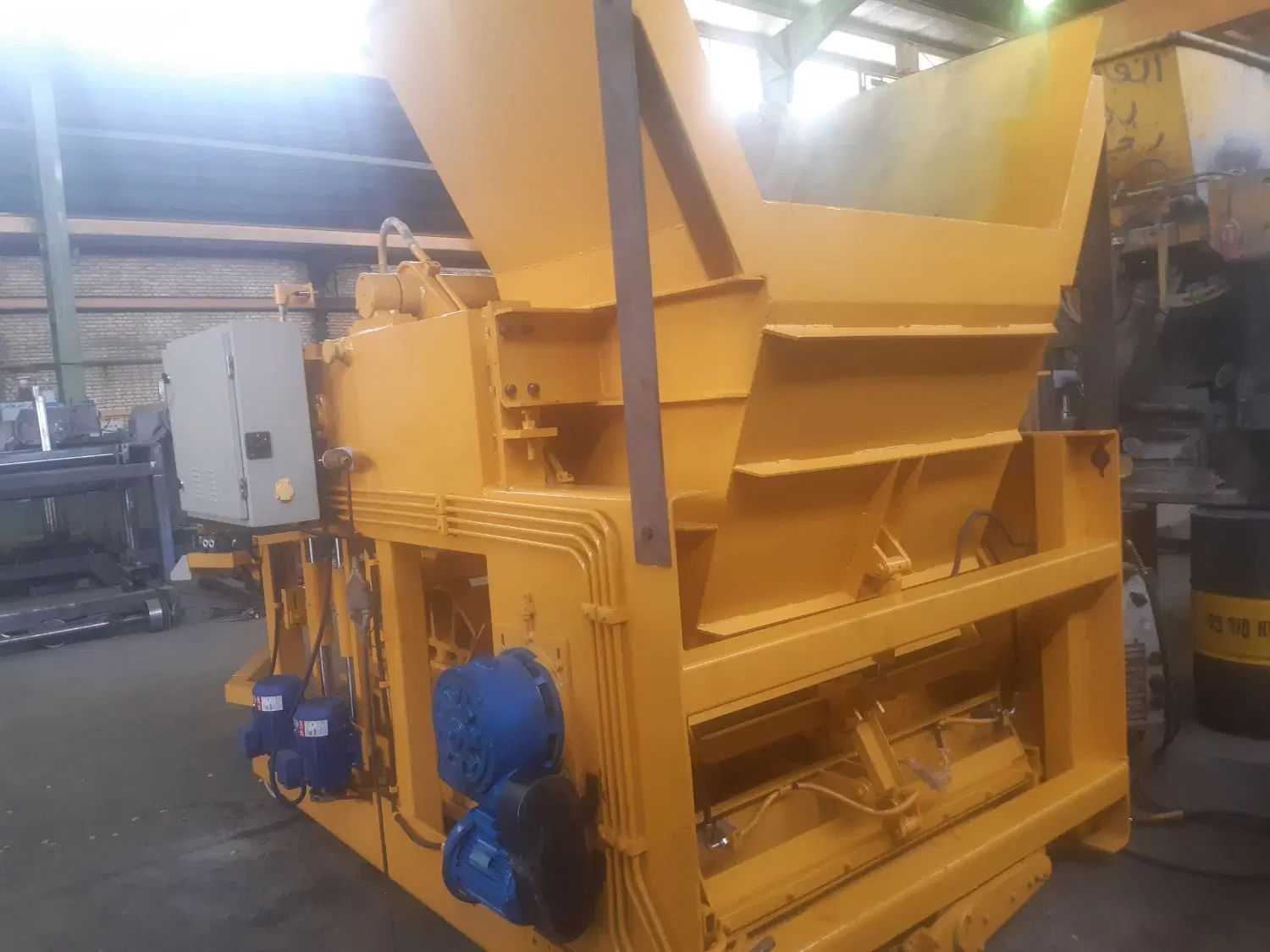 بلوک زن باموتور زیمنس آلمان ویبره ایتالیایی|ماشین‌آلات صنعتی|بابلسر, |دیوار