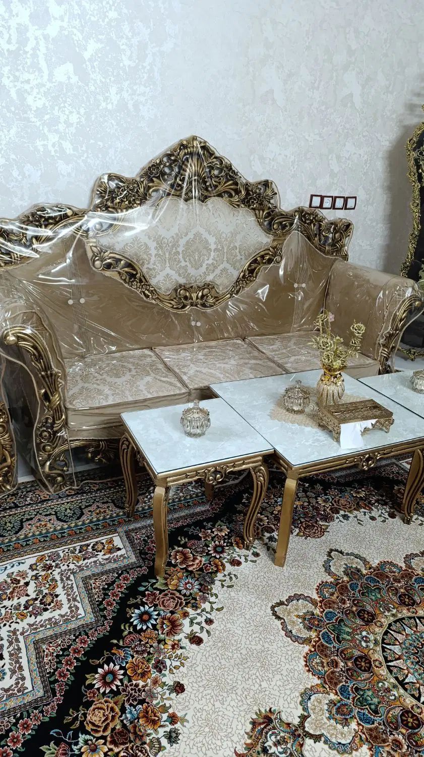 مبل سلطنتی|مبلمان خانگی و میز عسلی|اصفهان, لاله|دیوار