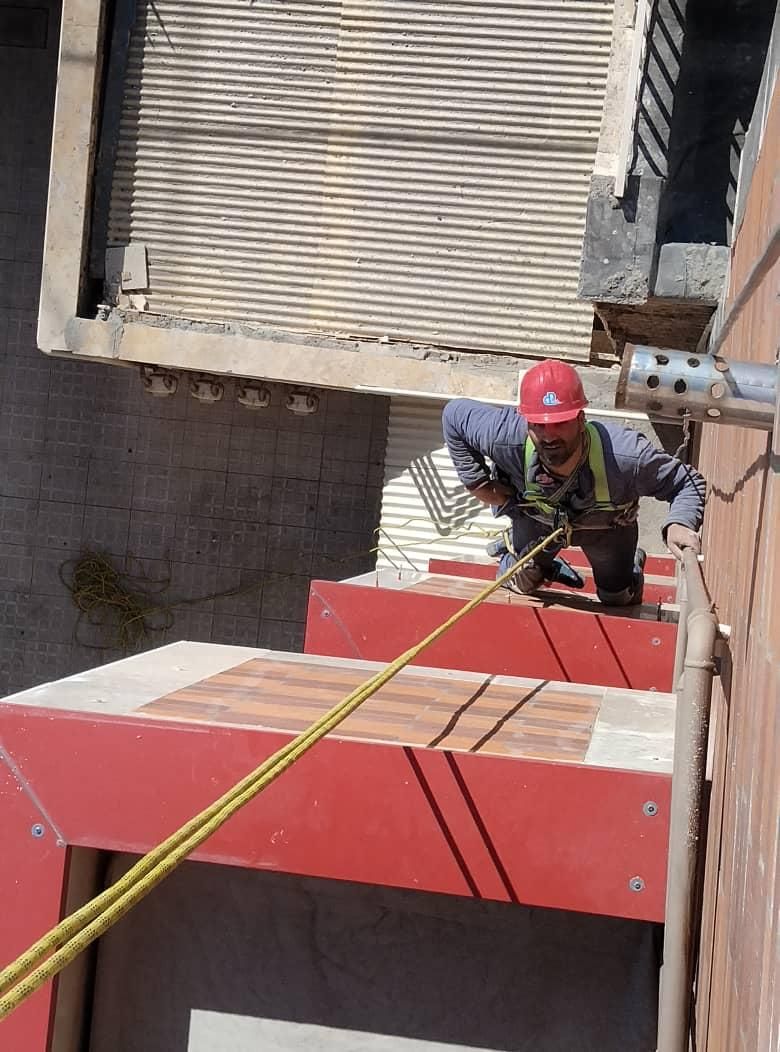 راپل کار در ارتفاع با طناب بدون داربست پیچ رولپلاک|خدمات پیشه و مهارت|تبریز, |دیوار