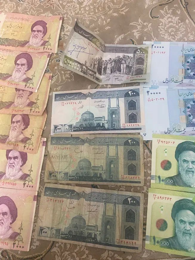 تعدای اسکناس های قدیمی و سکه محمد رضا شاه|کلکسیون سکه، تمبر، اسکناس|اندیشه, اندیشه فاز ۱|دیوار