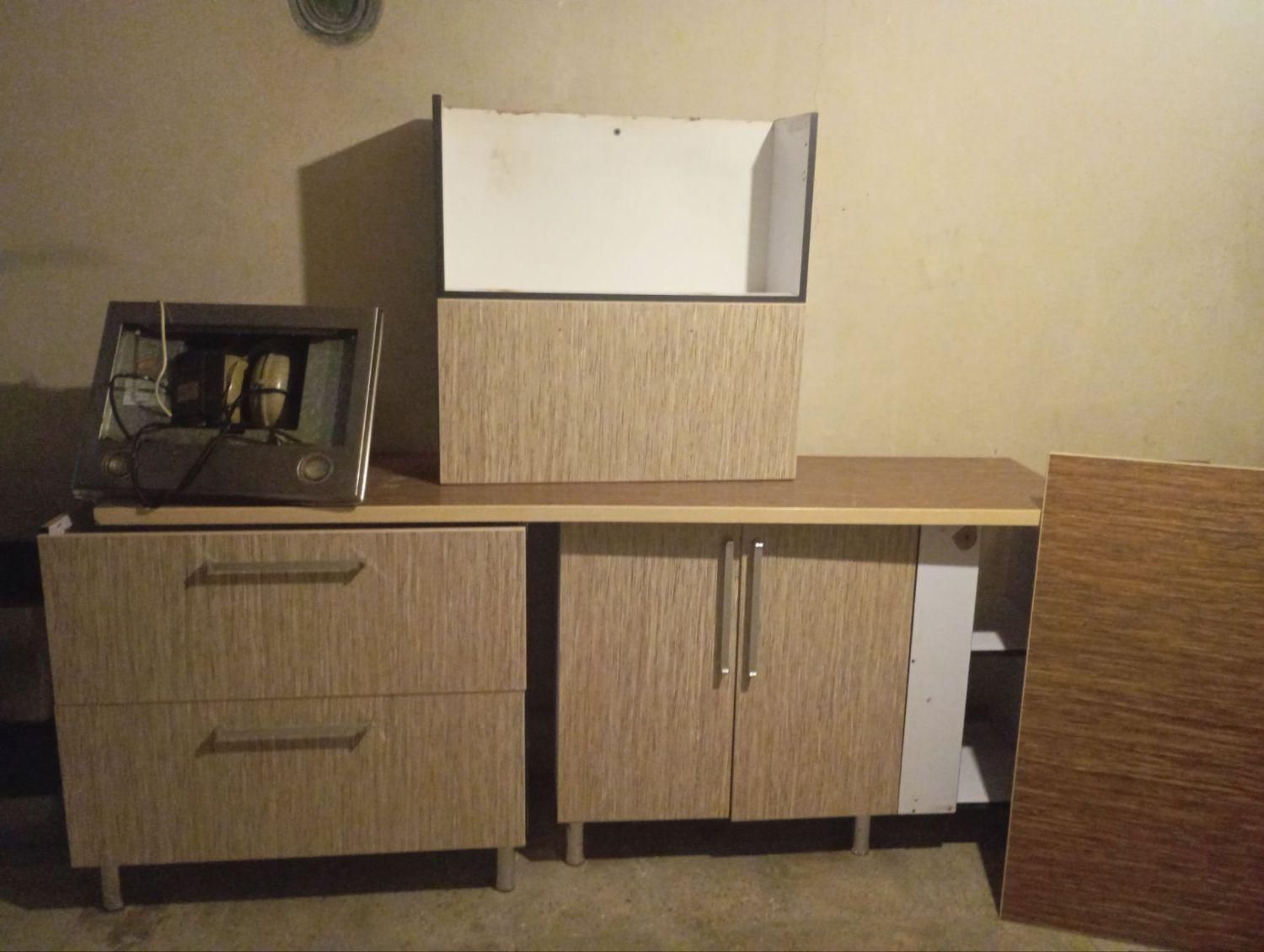 باسلام کابینت دوتا زمینی یک متری یه دیواری و هود.|جاکفشی، کمد، دراور|ساوه, |دیوار