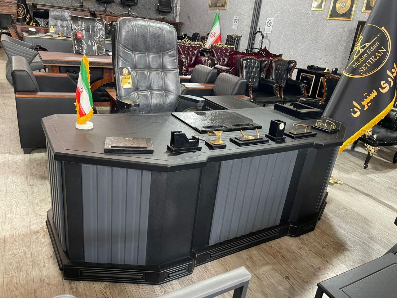 مبلمان اداری مدل پایه نقره ای طلایی|دفتر کار|کاشان, باهنر|دیوار