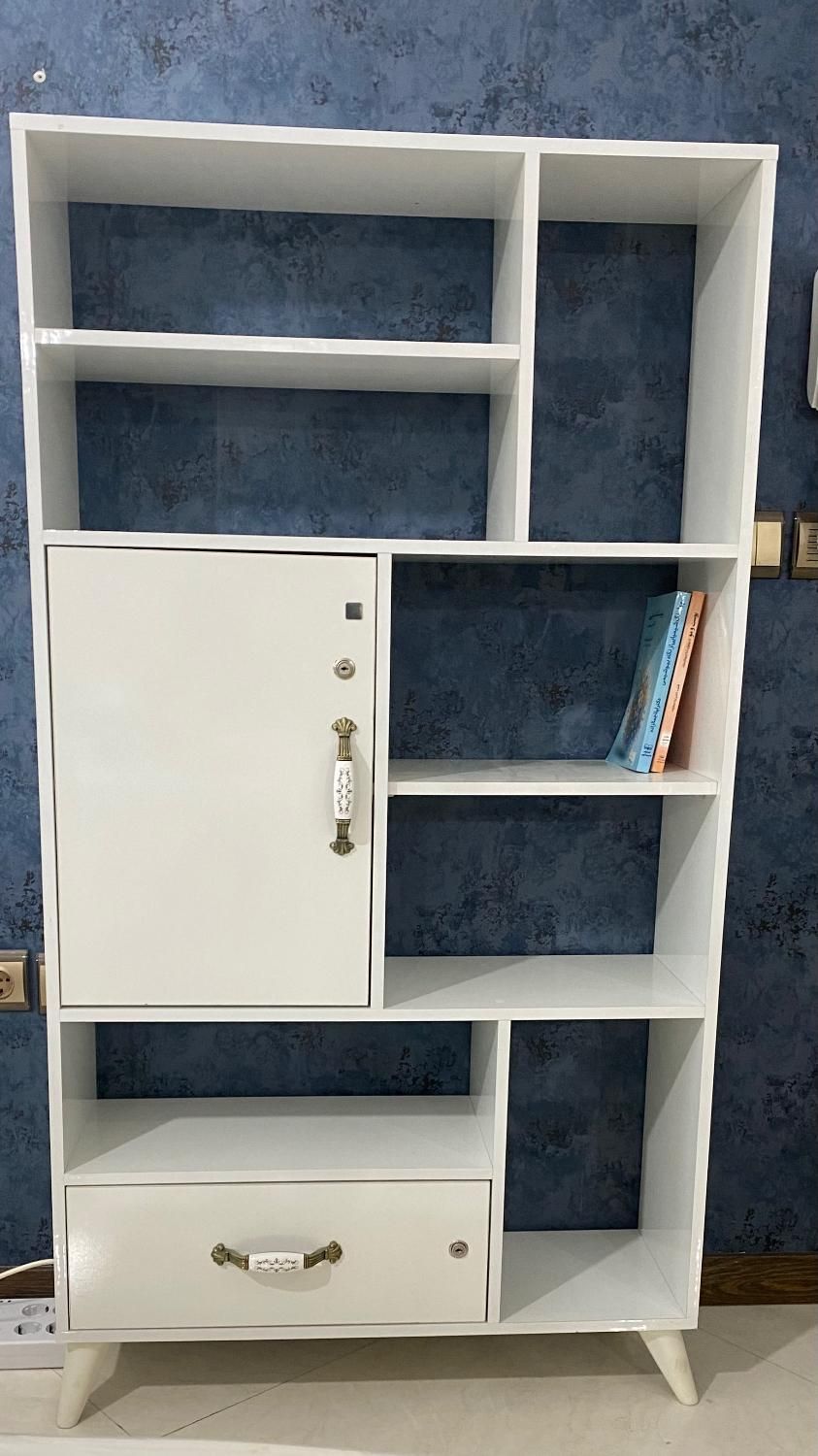 کتابخانه|کتابخانه، شلف، قفسه‌های دیواری|اصفهان, دشتستان|دیوار