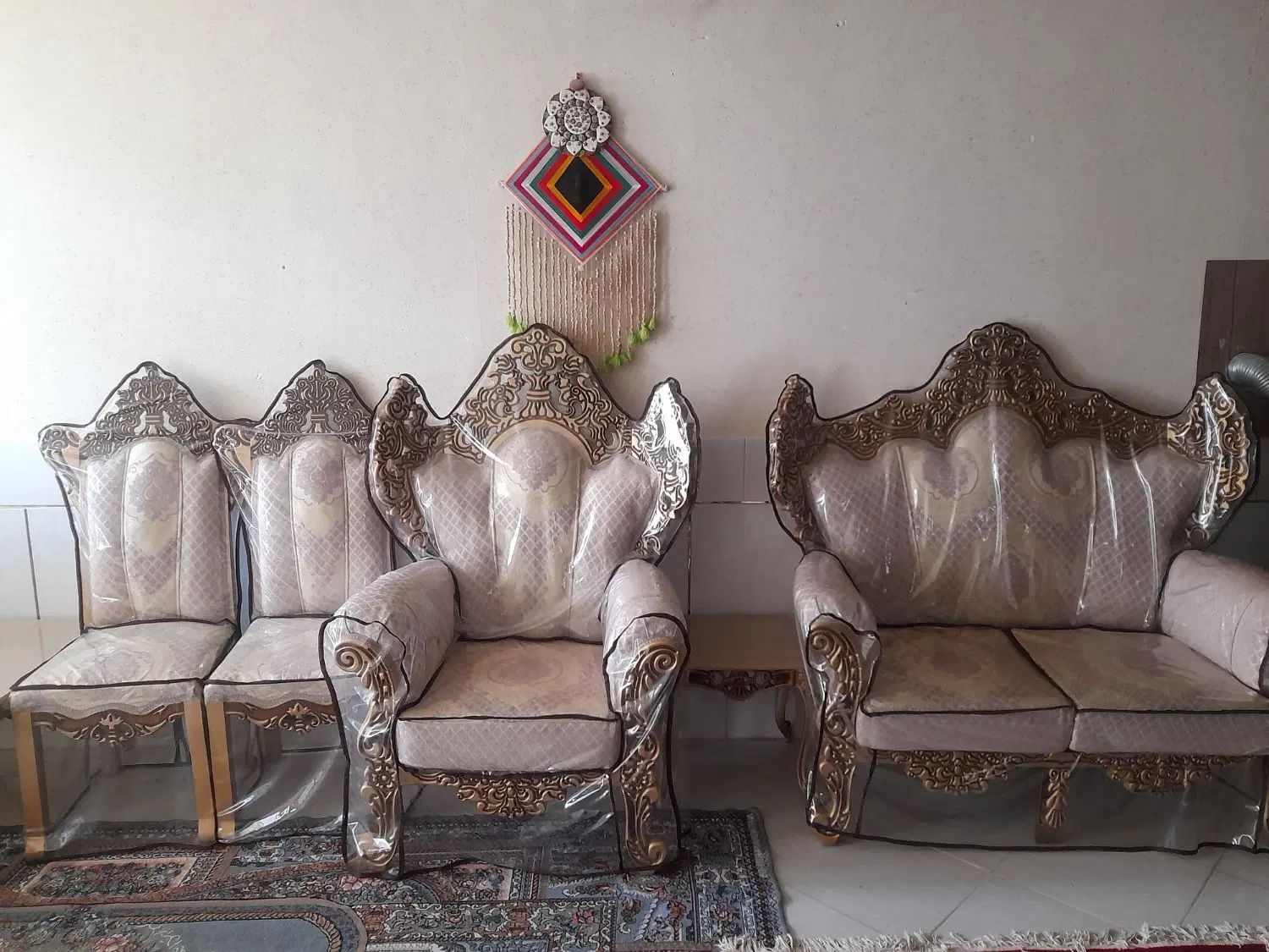 مبل سلطنتی 9نفره  در حد نو یک ساله خریداری شده|مبلمان خانگی و میز عسلی|اصفهان, کنگاز|دیوار