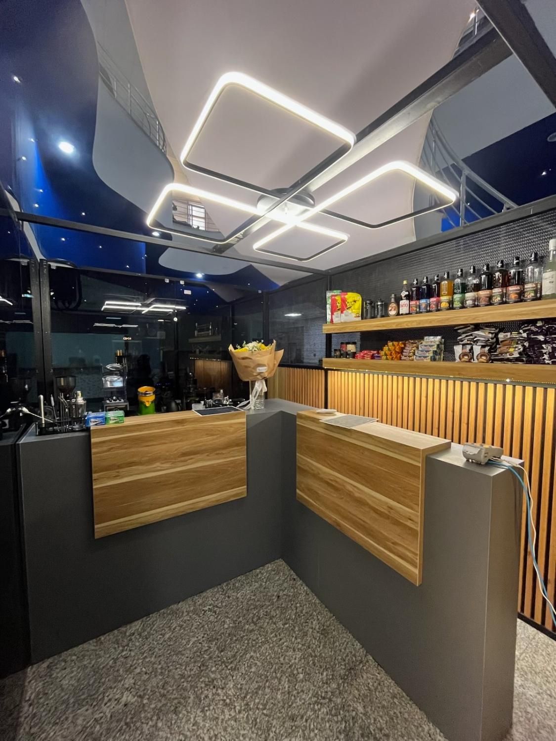 باریستا شیفت عصر اقا|استخدام خدمات فروشگاه و رستوران|بوشهر, |دیوار