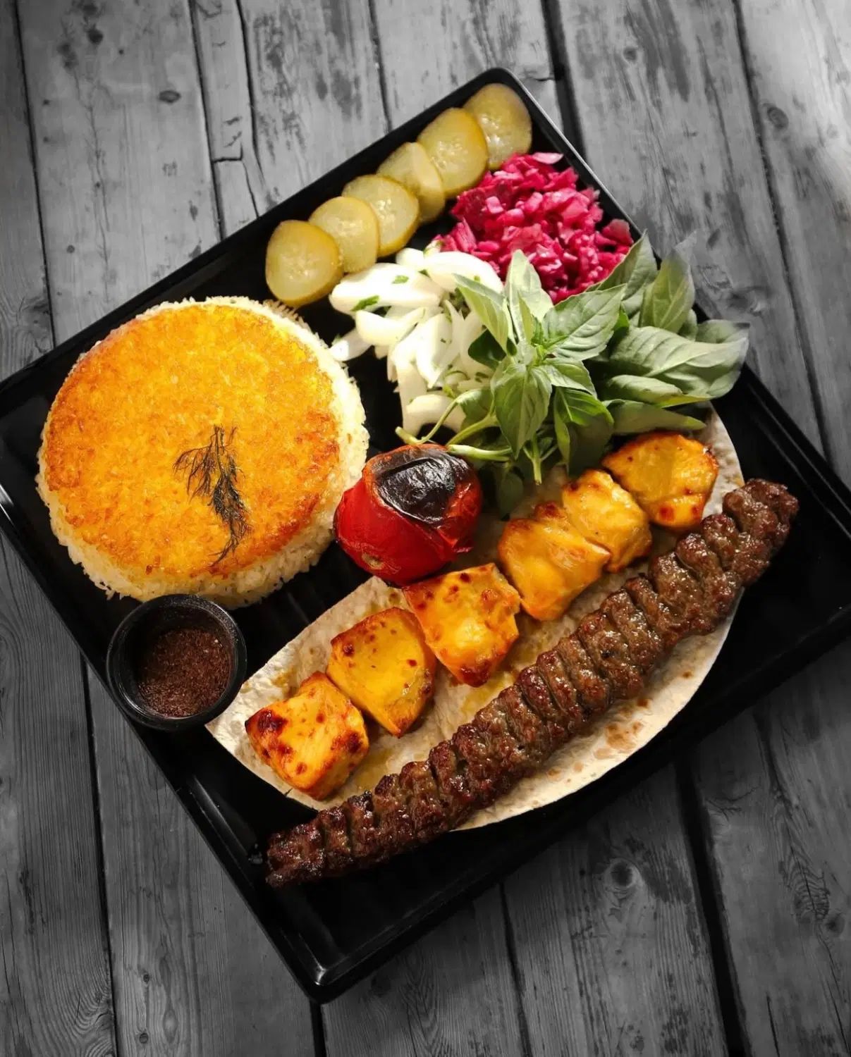 استخدام تعدادی آقابرای کار رستوران(امکانات رایگان)|استخدام خدمات فروشگاه و رستوران|تهران, سعادت‌آباد|دیوار