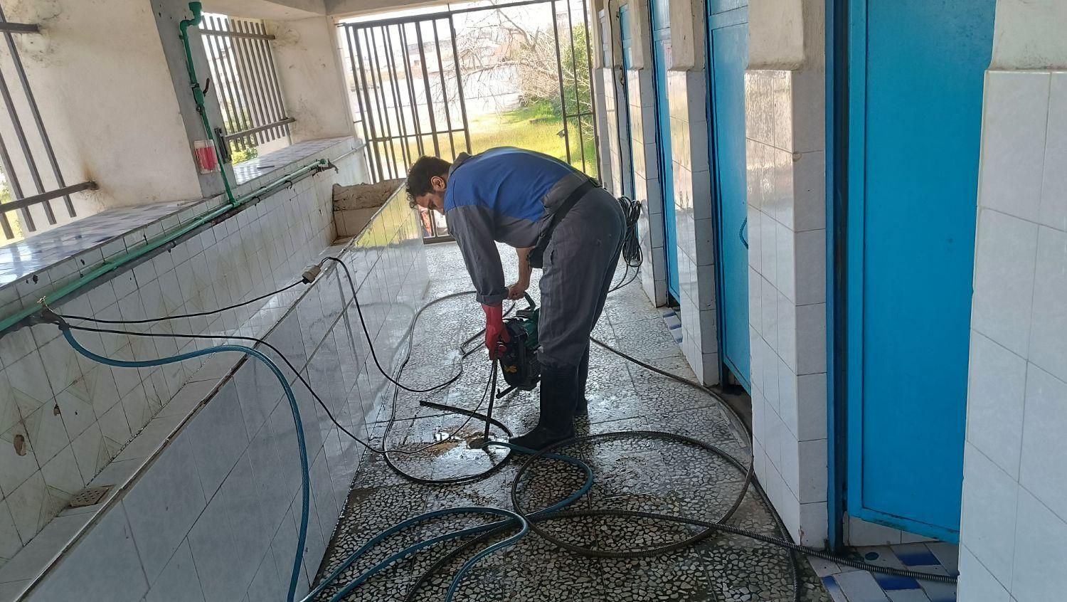 لوله بازکنی و لوله کشی آب فاضلاب  (شبانه روزی)|خدمات پیشه و مهارت|چالوس, |دیوار