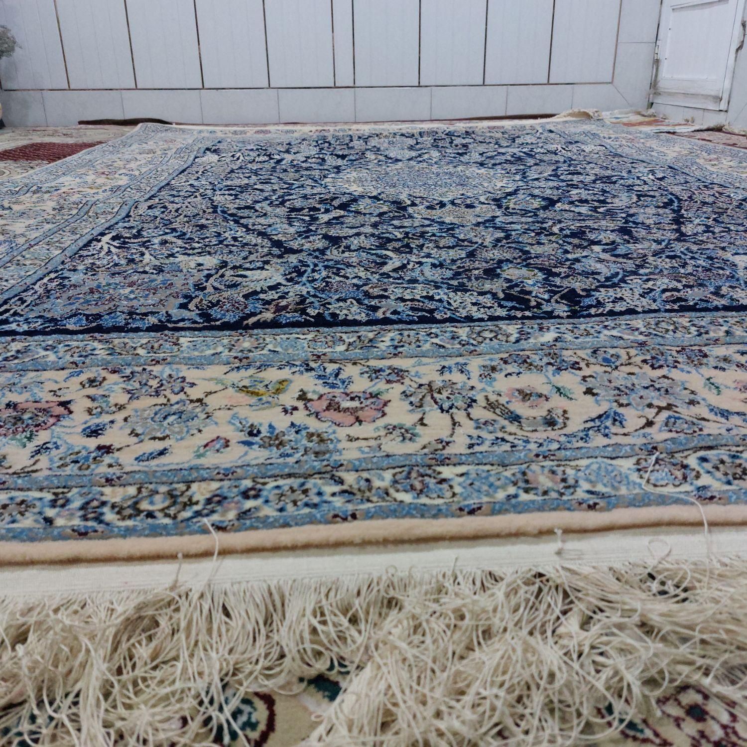 فرش دستباف نائین طرح درختی غلط سورمه ای|فرش|خمینی‌شهر, |دیوار