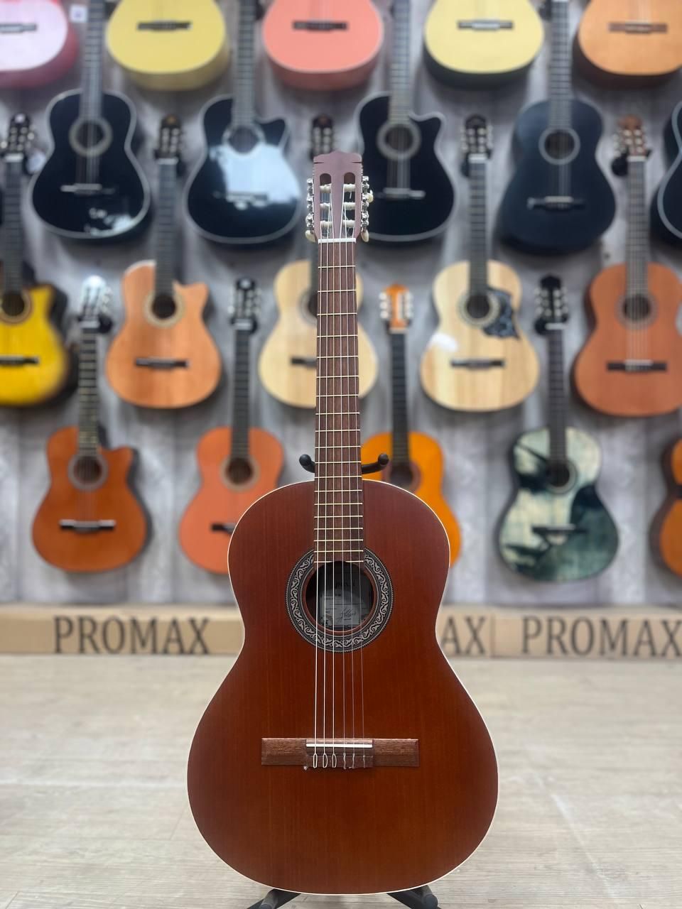 گیتار پارسی|گیتار، بیس، امپلیفایر|رباط‌کریم, رباط‌کریم|دیوار