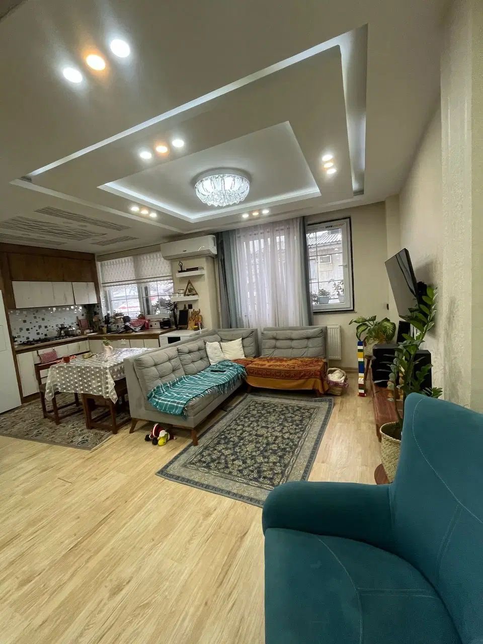 مبل ال چوبش نراد و تخت یکنفره به عنوان اشانتیون|مبلمان خانگی و میز عسلی|لاهیجان, شهرک جانبازان|دیوار