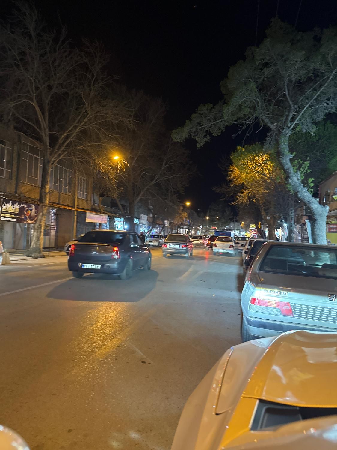 فروش مغازه تکمیل همراه یک واحد تک خواب بالا|فروش مغازه و غرفه|دورود, |دیوار