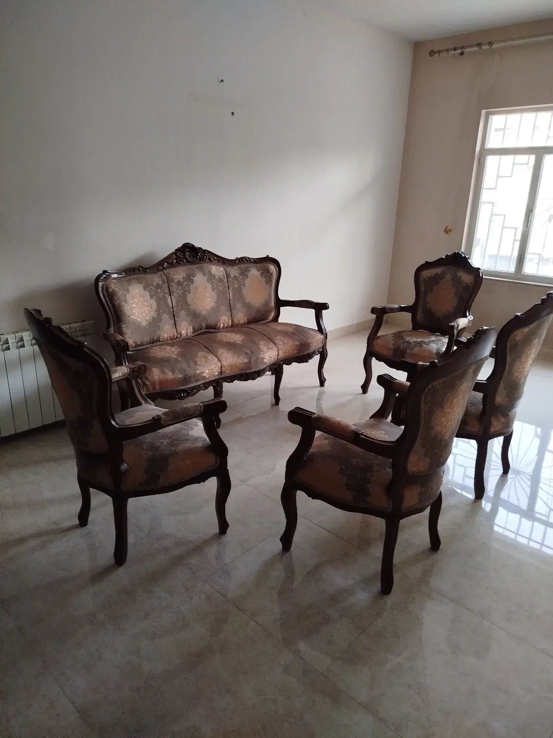 مبلمان ۱۹ نفره  و میز ناهارخوری ۱۰ نفره چوب گردو|مبلمان خانگی و میز عسلی|تهران, ونک|دیوار