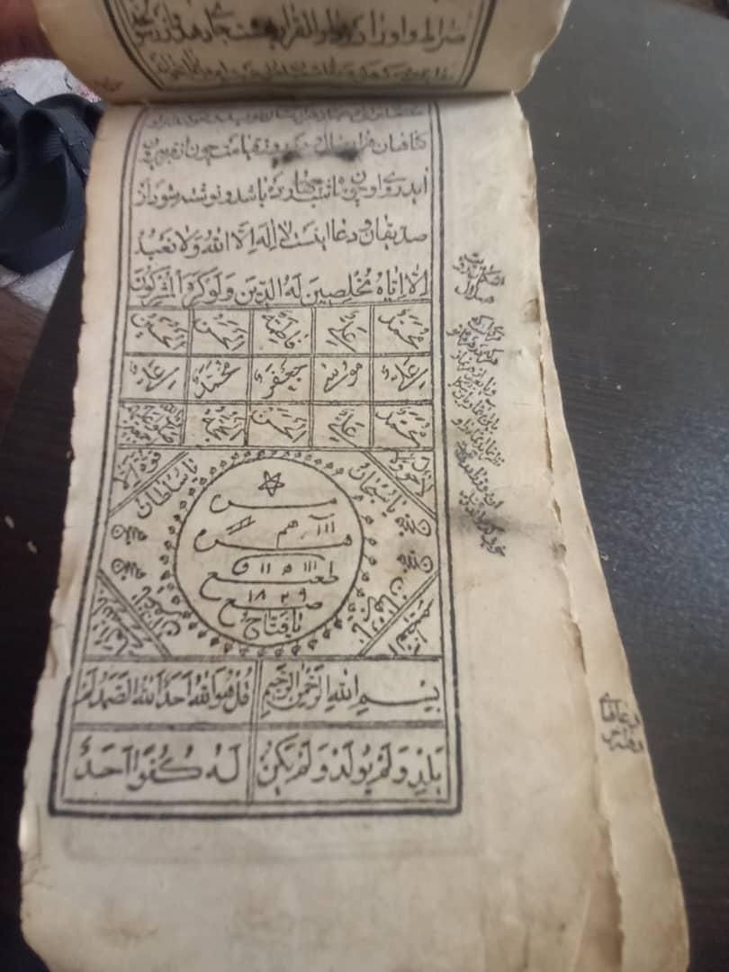 کتابچه ۱۰۰ ساله|کلکسیون اشیاء عتیقه|تهران, لویزان|دیوار