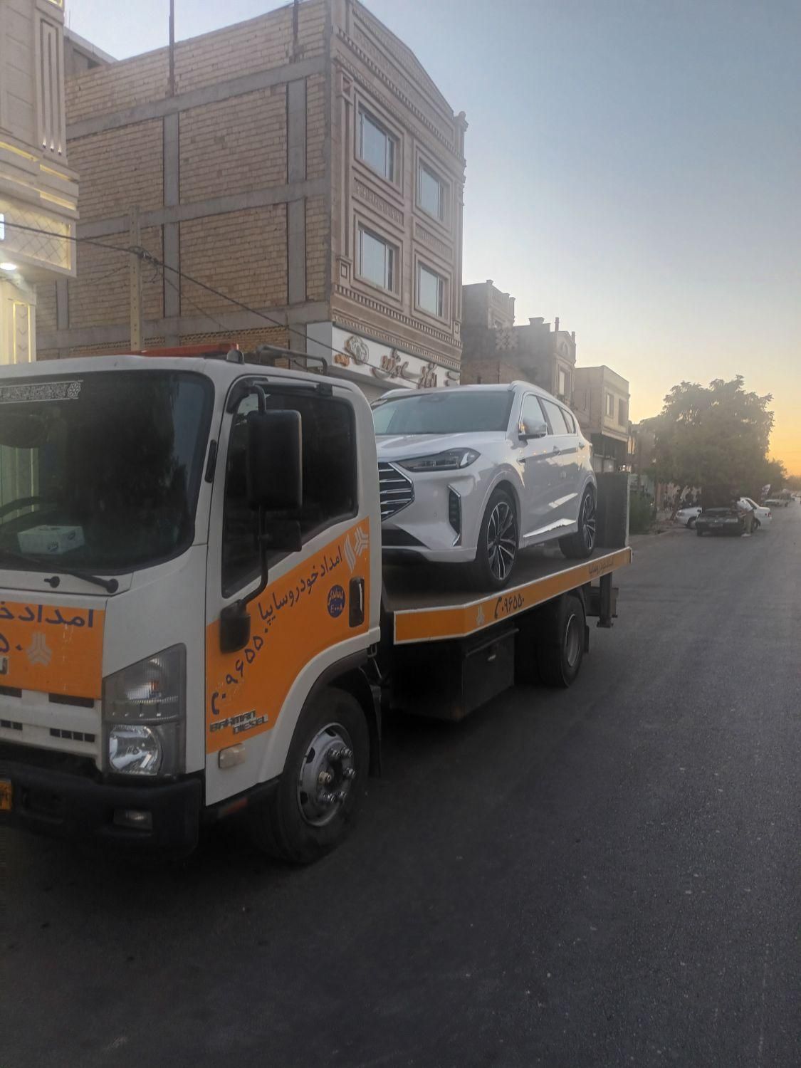 امداد خودروبر ماشین بر جرثقیل یدک کش چرخگیر سوار|خدمات حمل و نقل|قزوین, |دیوار