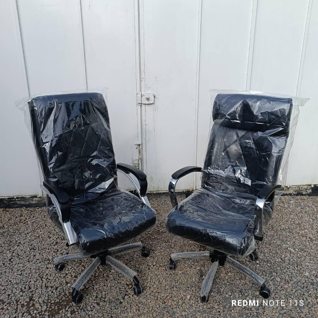 صندلی مدیریتی چرم آلگرو|دفتر کار|لاهیجان, خمیر کلایه|دیوار