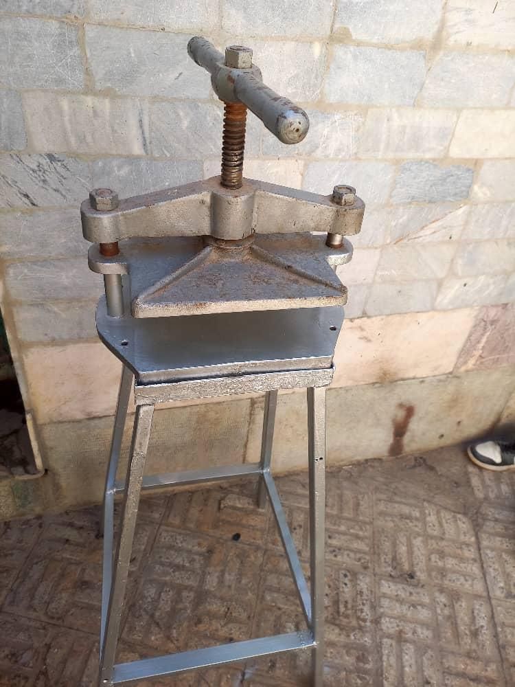 دستگاه پرس صحافی دستی|ماشین‌آلات صنعتی|اصفهان, باتون|دیوار