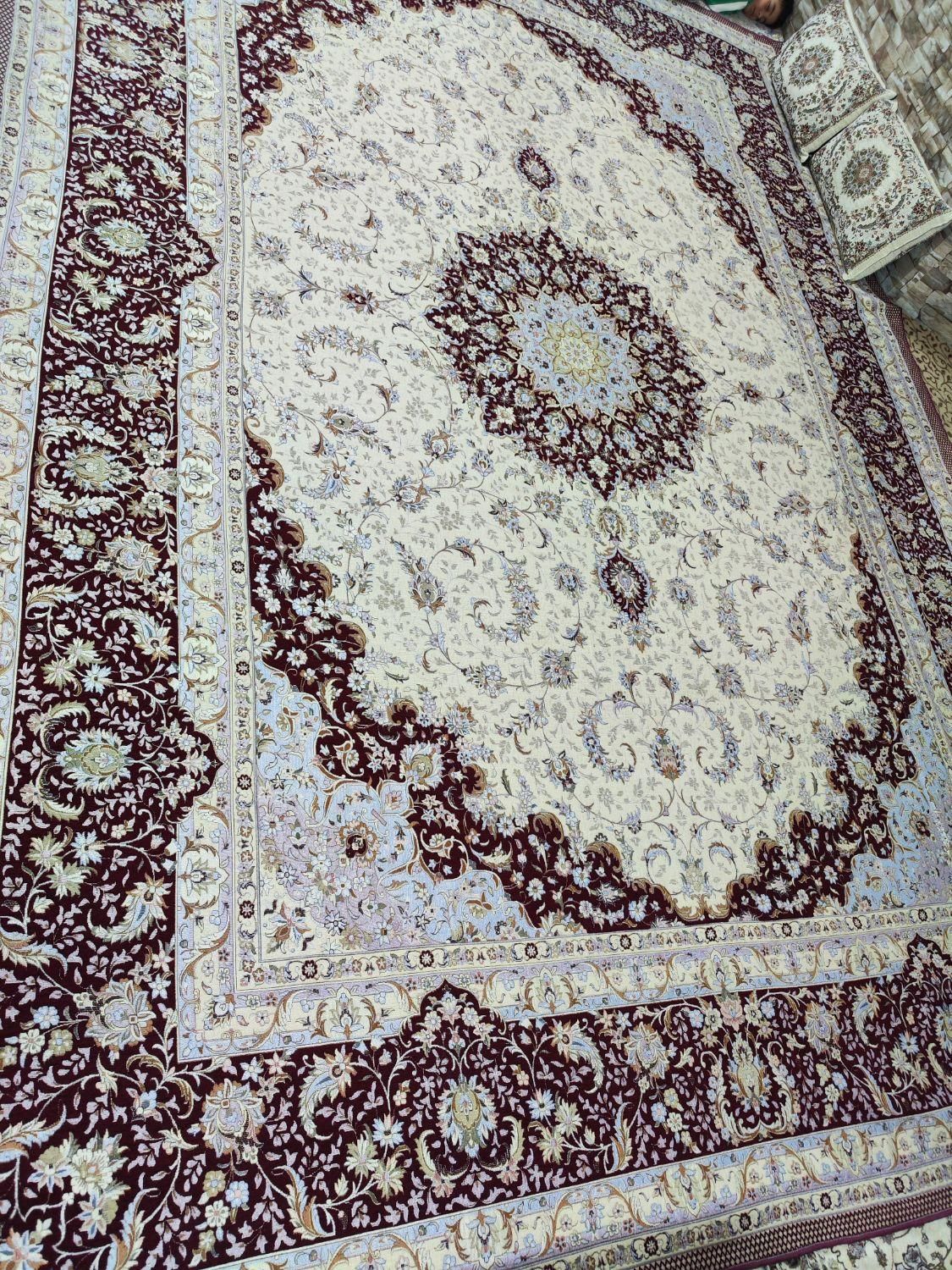 روفرشی مخمل ابریشمی ۱۲ متری نادر بافت یزد کد۳۰۵|روفرشی|ری, شهرری|دیوار