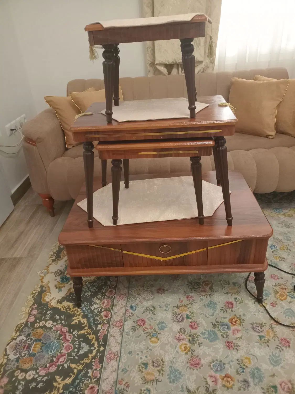 تشک۲نفره،تابلوزن روسی،میزعسلی،آینه ومیزکاملاتمیز|حراج|رشت, لاکان|دیوار