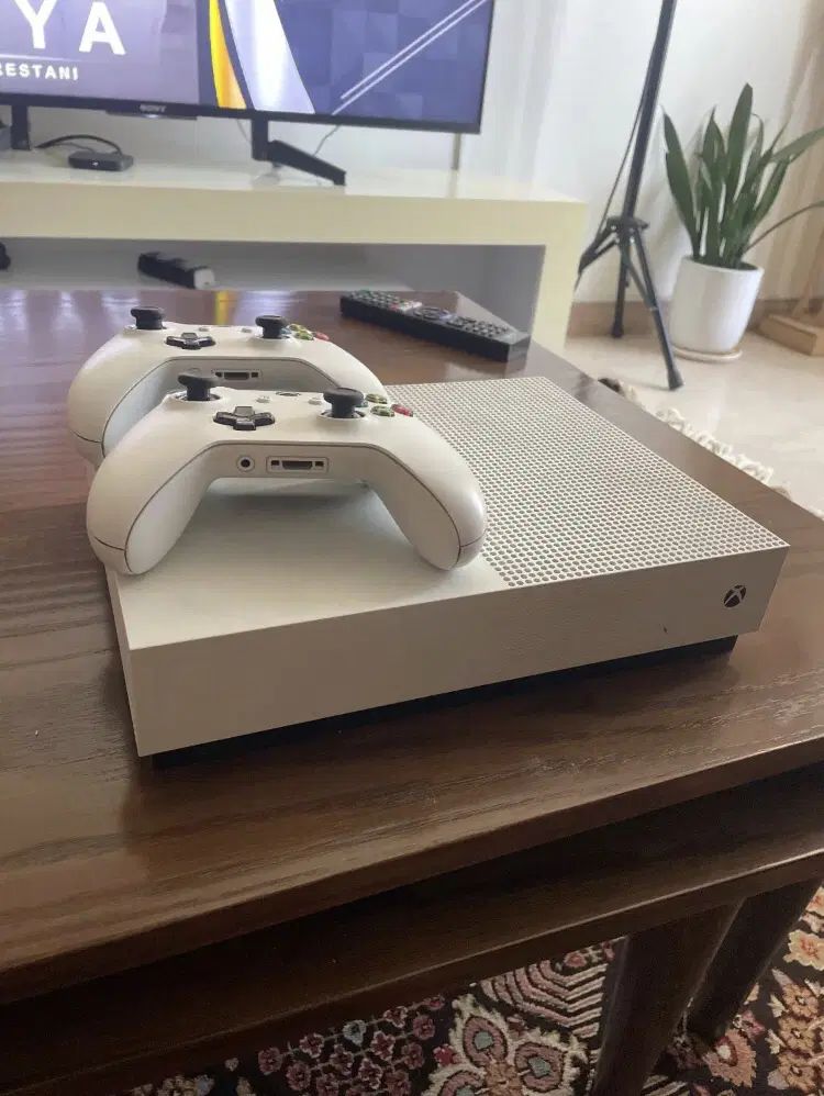 X BOX ONE S|کنسول، بازی ویدئویی و آنلاین|همدان, |دیوار