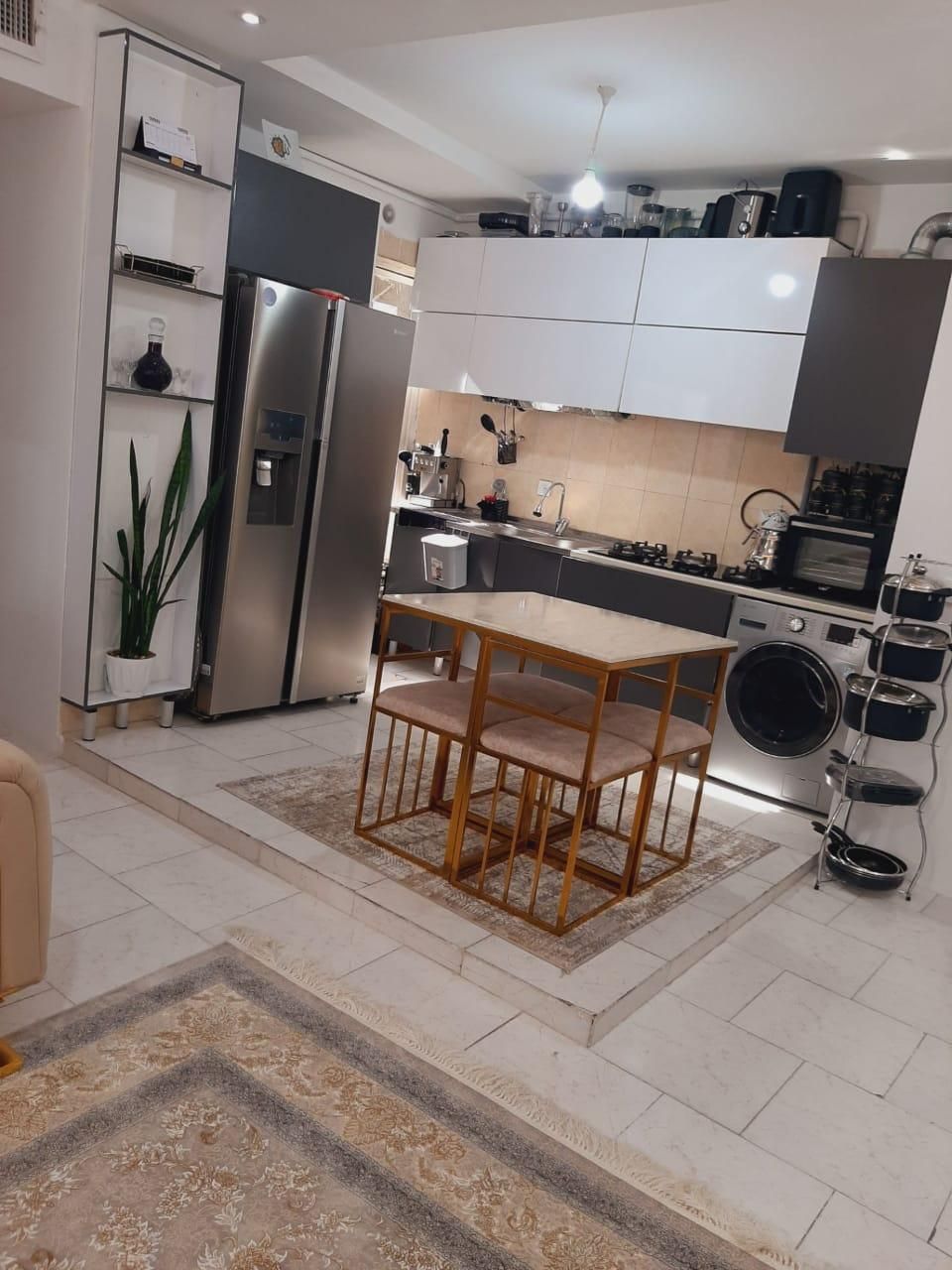 فروش آپارتمان ایلام بتن پاسیو دار خیابان سرزمین|فروش آپارتمان|هشتگرد, شهرک پارسیان|دیوار