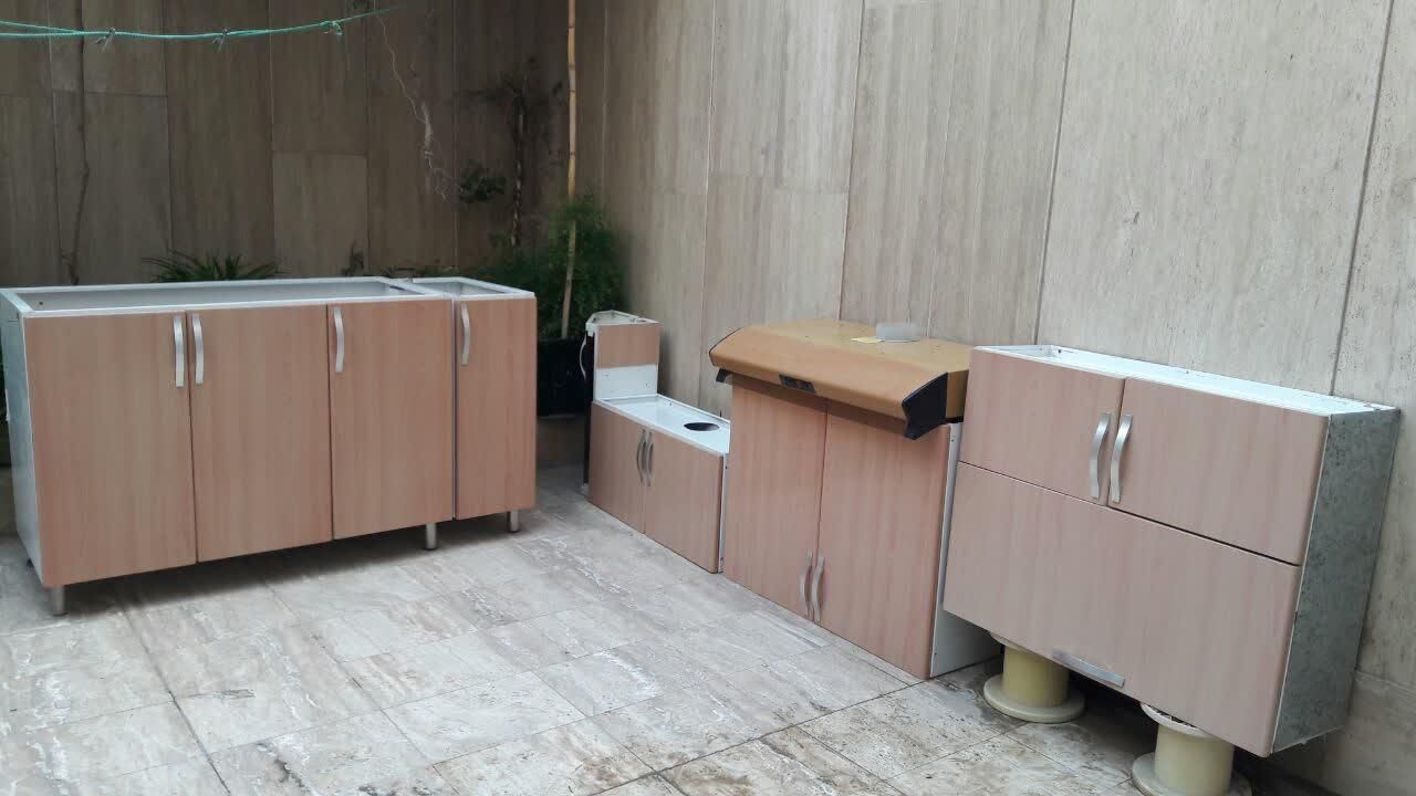 کابینت به همراه آبچکان و کابینت بالا  بدون سینک|آب‌چکان و نظم‌دهنده ظروف|قم, یزدان‌شهر|دیوار