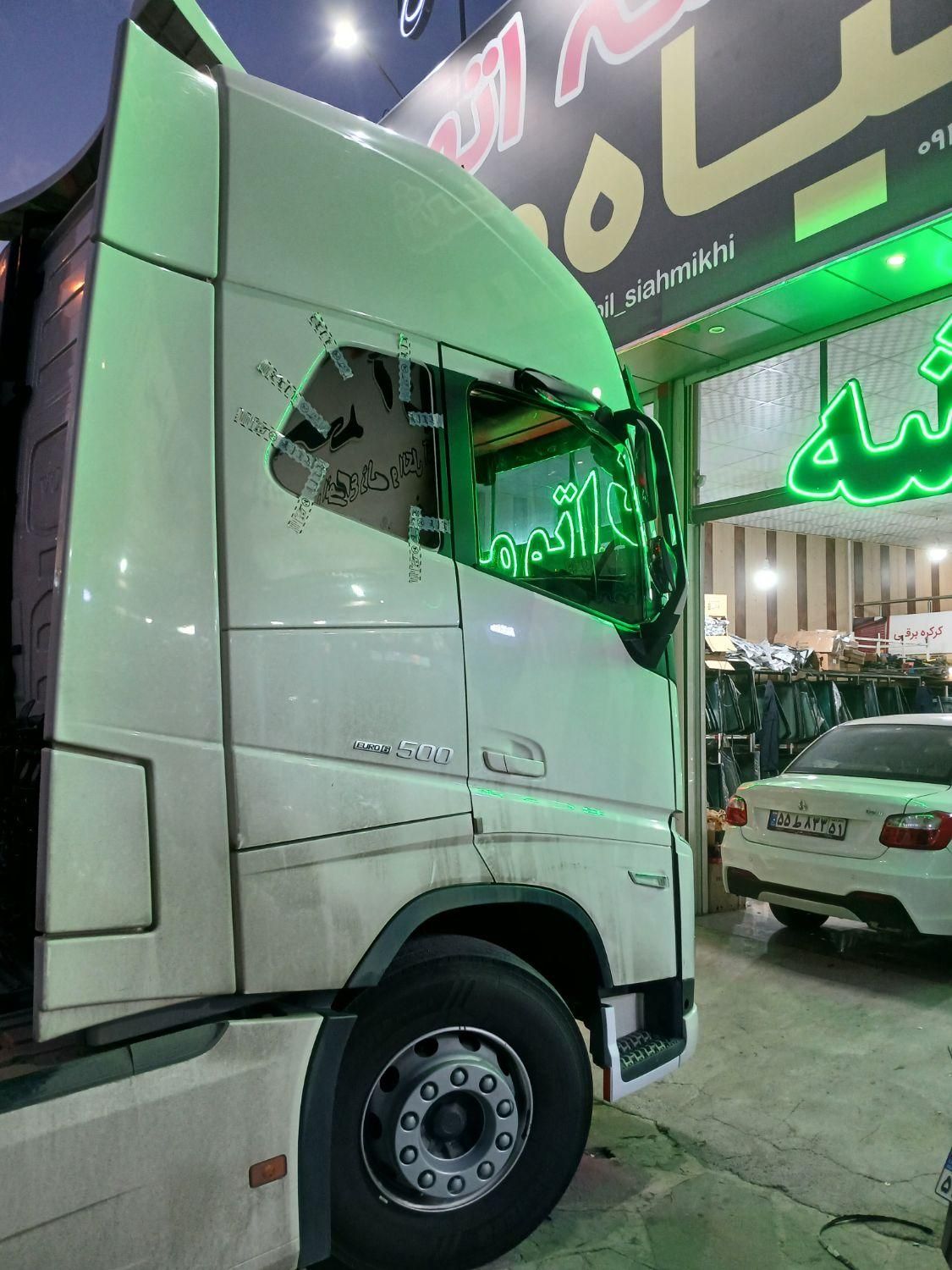 شیشه اتومبیل حاج ایوب سیاه میخی وپسران با۵۰سال ساب|خدمات موتور و ماشین|سنندج, |دیوار