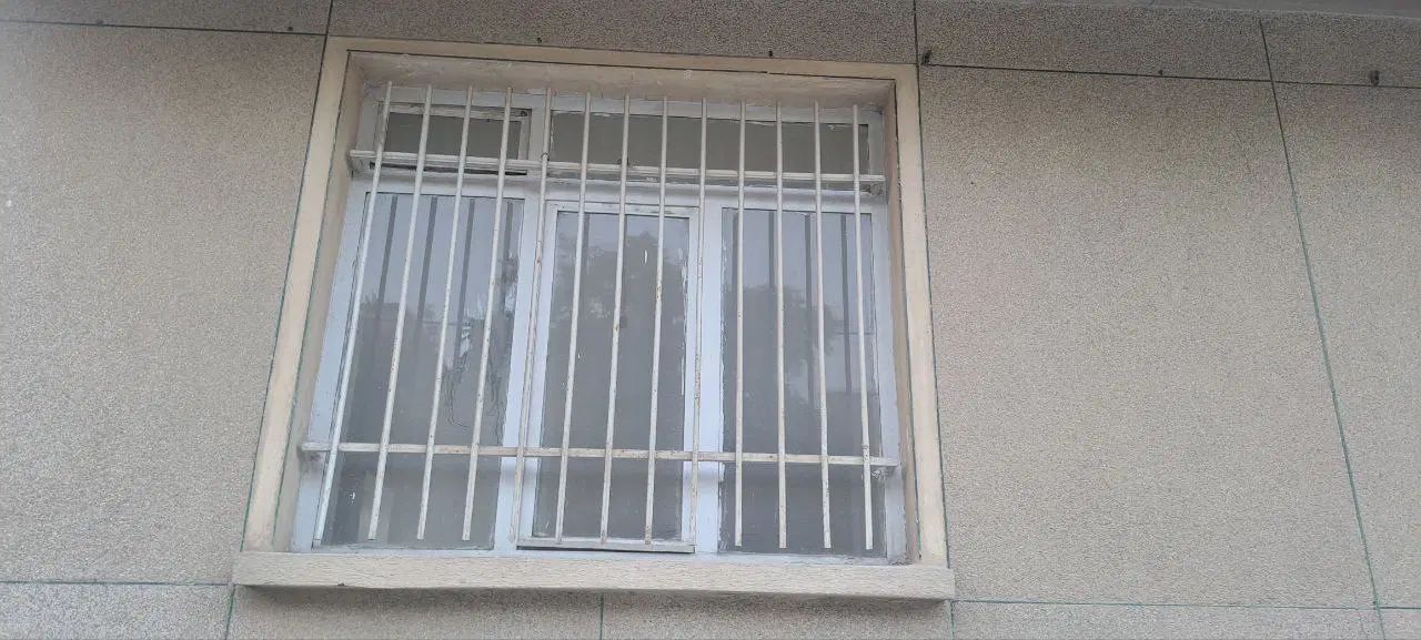 تعدادی پنجره آهنی حفاظ دار و کابینت فلزی|آبگرمکن، پکیج، شوفاژ|همدان, |دیوار