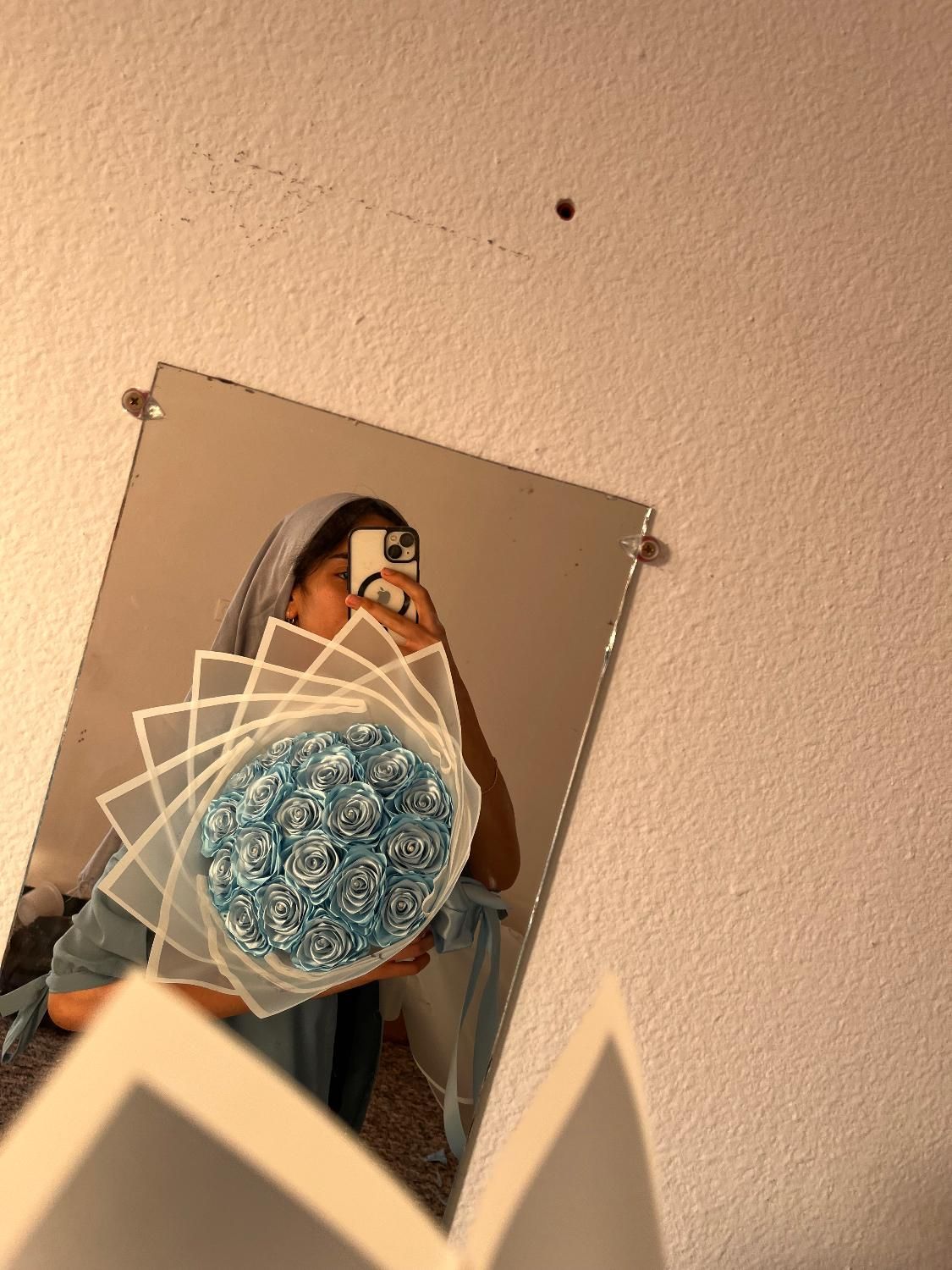 رز روبانی و پروانه جاودان|گل مصنوعی|برازجان, |دیوار