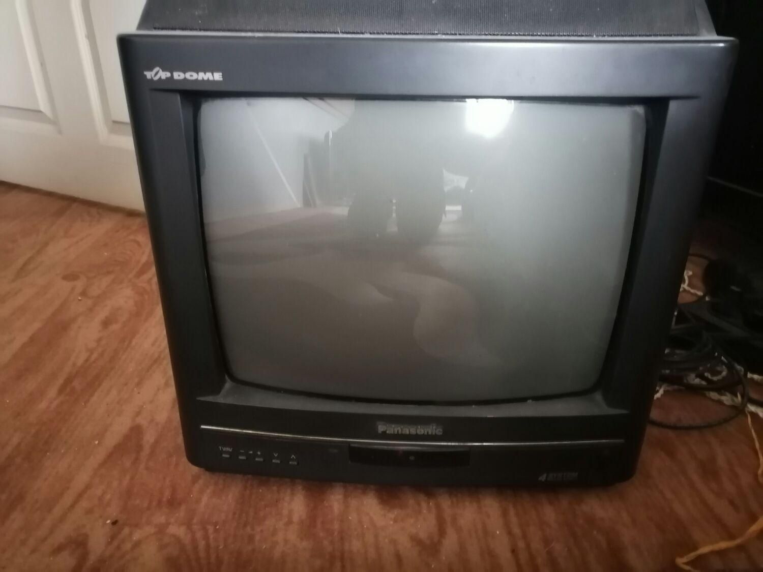 تلویزیون پاناسونیک 14 اینچ با کنترل|تلویزیون و پروژکتور|رشت, بلوار گیلان|دیوار