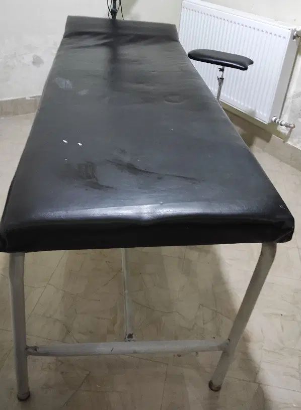 تخت تتو اپیلاسیون فیشیال ماساژ و آرم رست|آرایشگاه و سالن‌های زیبایی|شیراز, فرهنگ شهر|دیوار