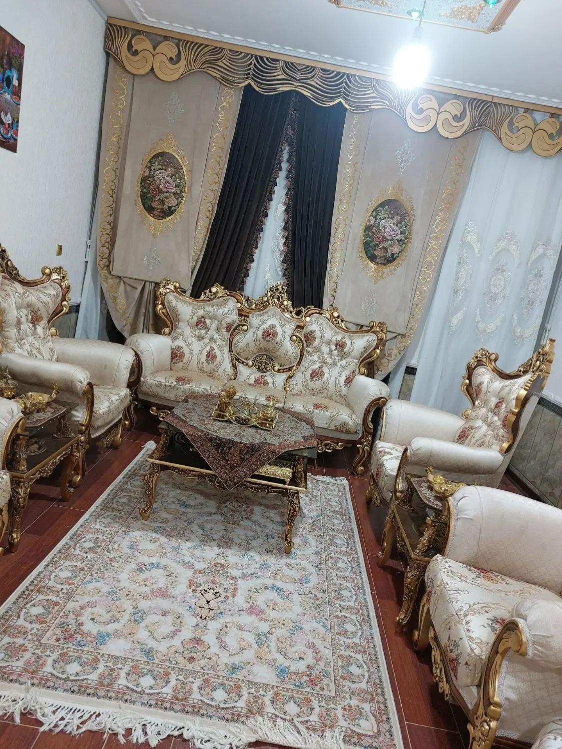 مبل سلطنتی ۹نفره  چوب گردو با میز و گل میز|مبلمان خانگی و میز عسلی|مرودشت, فاز اول شهرک فرهنگیان|دیوار