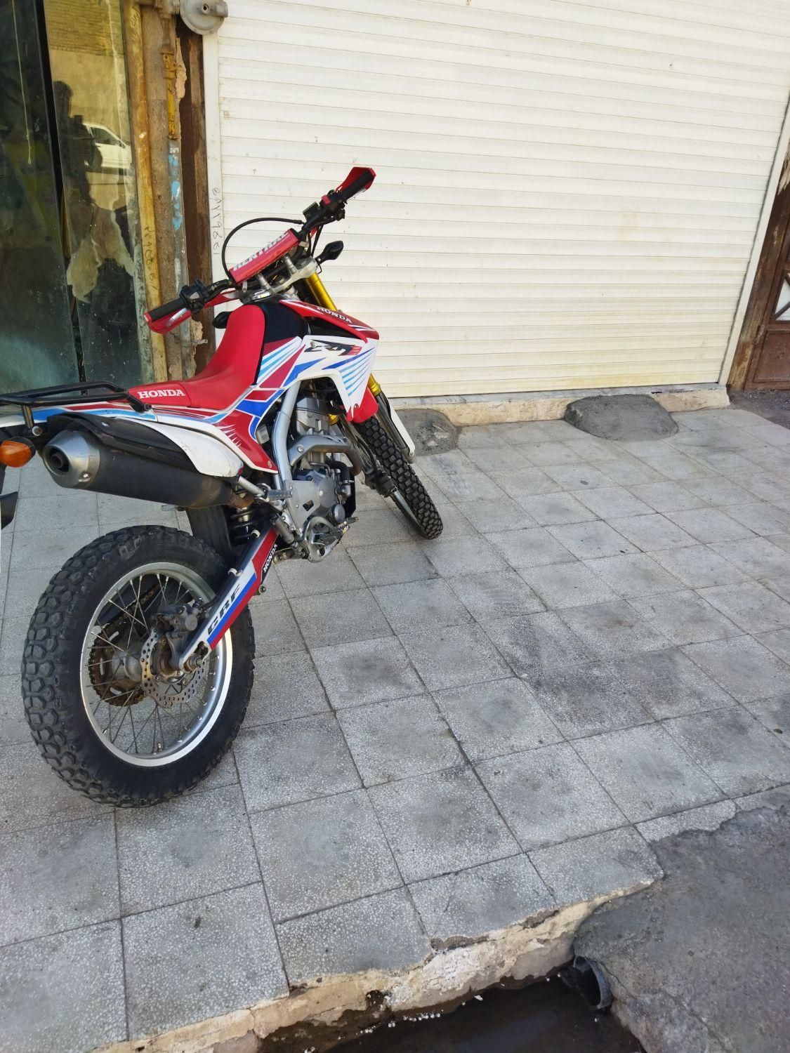 crf 250 L|موتورسیکلت|مشهد, کوه سنگی|دیوار