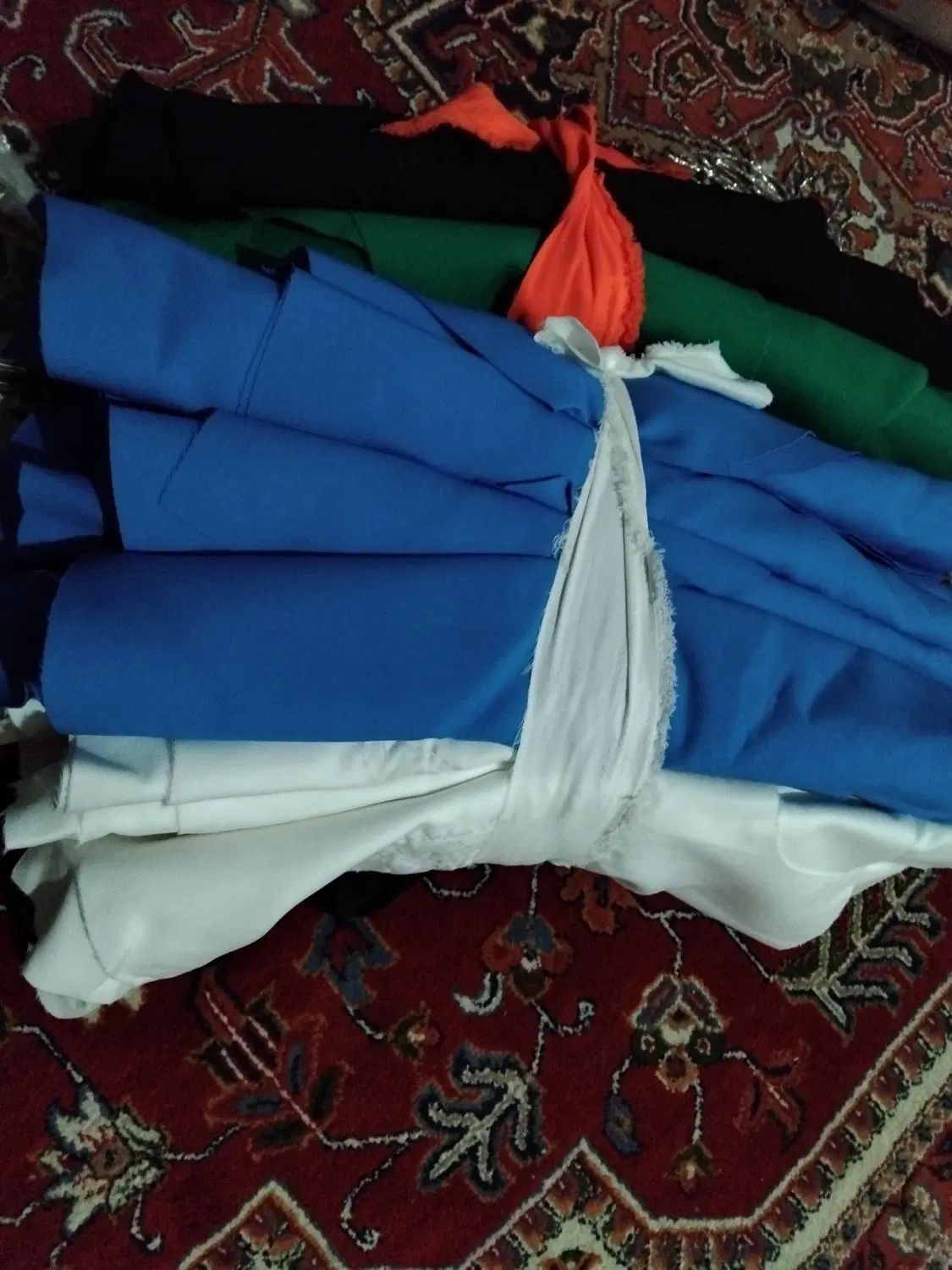 سلام مقداری مانتو برش خورده و کار شده فاقد پشت|لباس|تهران, سعیدآباد|دیوار