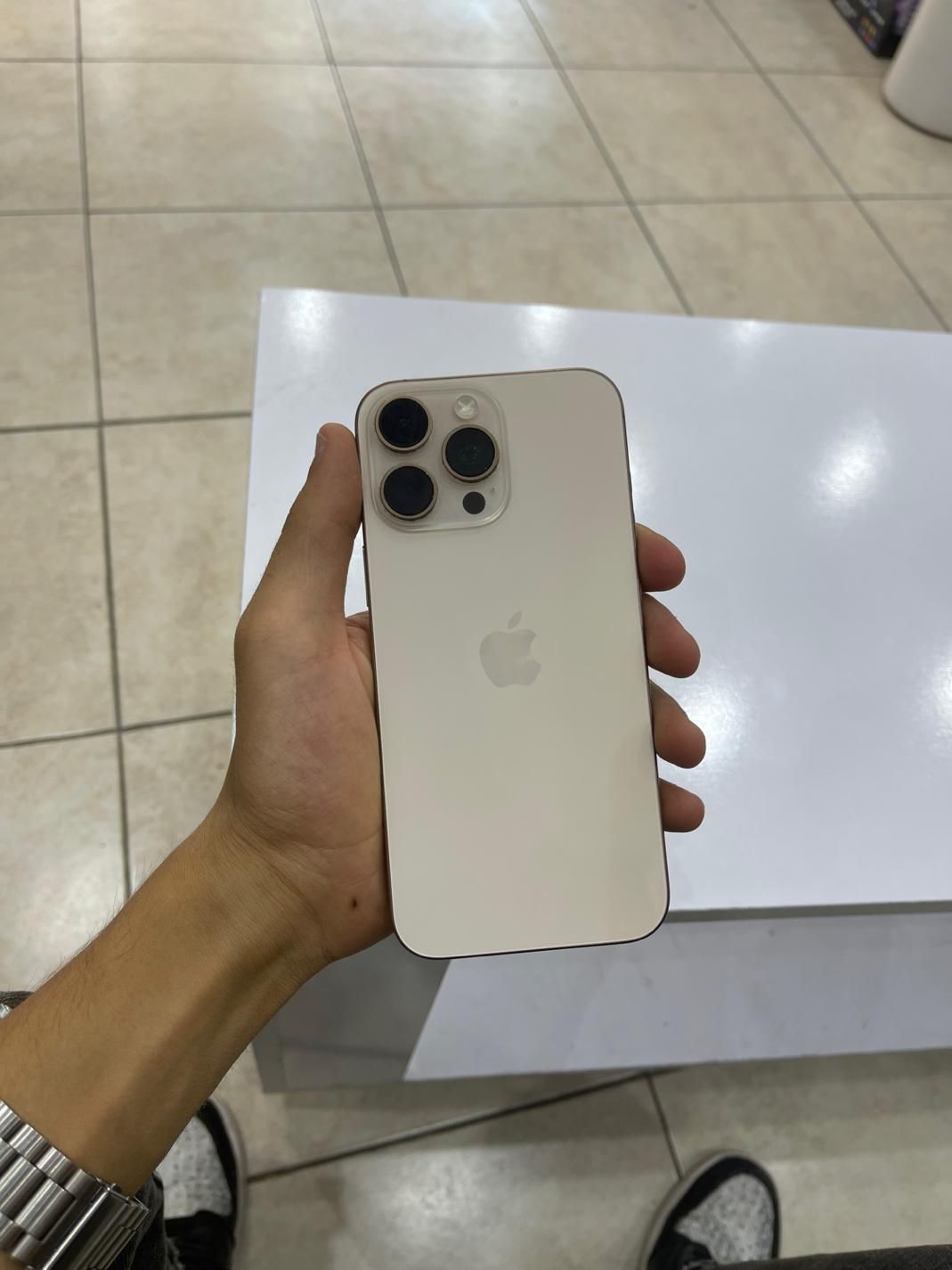 اپل iPhone 16 Pro Max با حافظهٔ ۲۵۶ گیگابایت|موبایل|شیراز, زند|دیوار