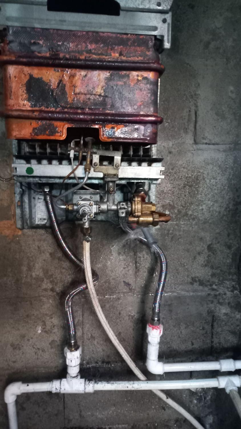 لوله کشی آب وفاضلاب و تعمیر و نصب سیفن توالت|خدمات پیشه و مهارت|تبریز, |دیوار