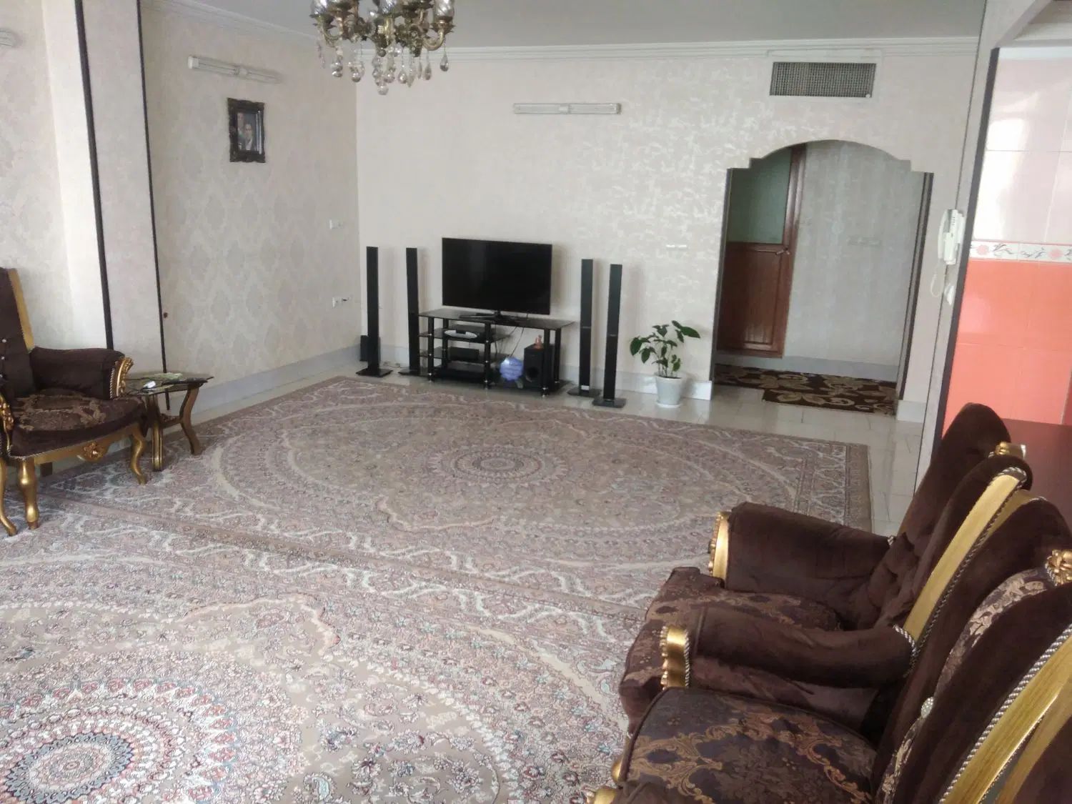 خانه ویلایی سه طبقه درخیابان گلستان. فدک|فروش خانه و ویلا|اصفهان, باغ فدک|دیوار
