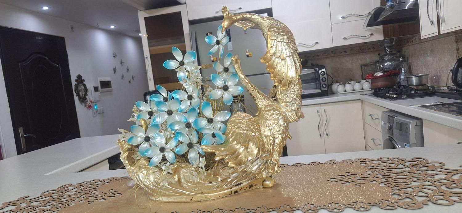 گلدان وگل با ابکاری طلا|صنایع دستی و سایر لوازم تزئینی|قم, سراجه|دیوار