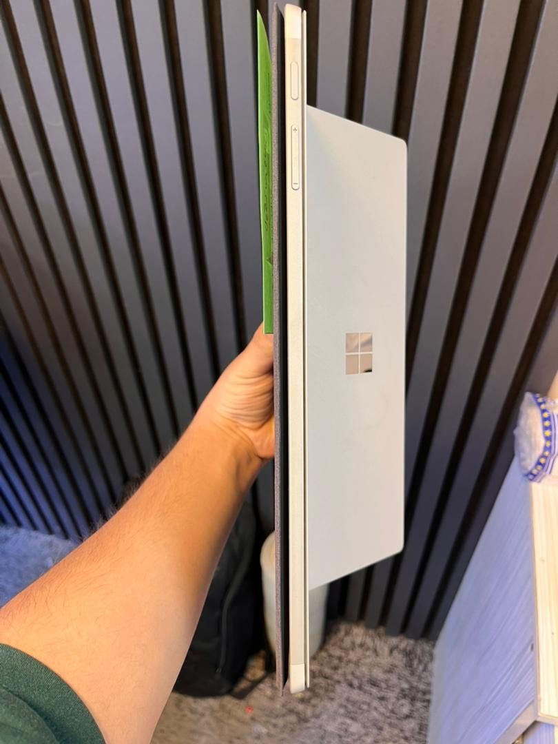 لب تاب surface|رایانه همراه|لاهیجان, قیام|دیوار