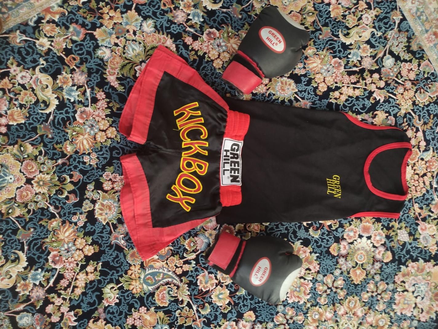 لباس کیک بوکسینگ بهمراه دستکش|تجهیزات ورزشی|رشت, منظریه|دیوار