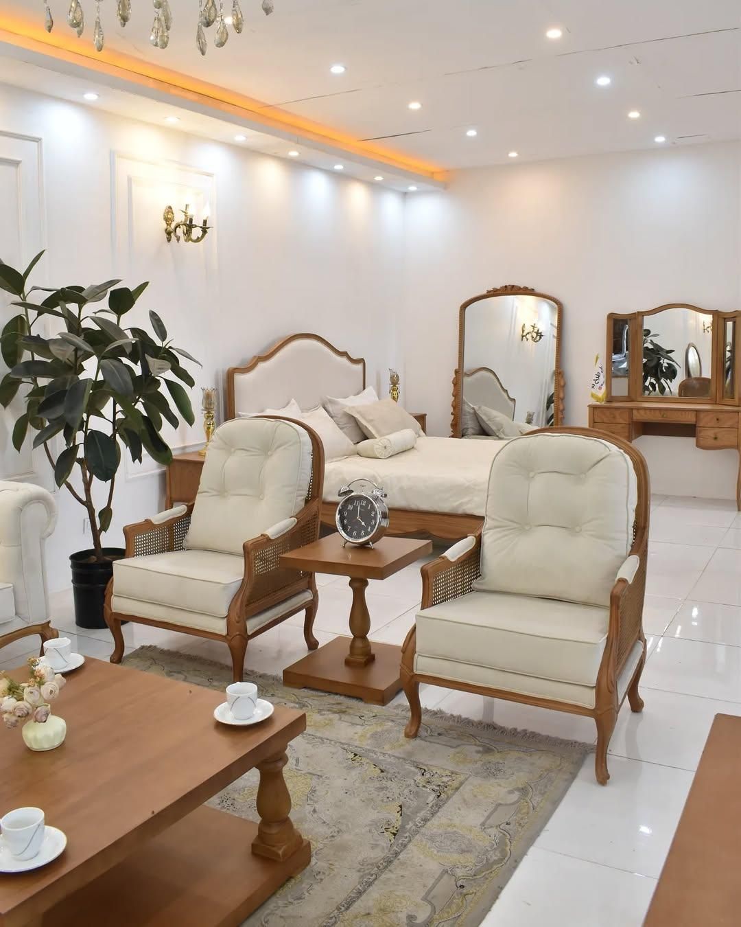 کویین مبل فرانسوی ابزاری استیل کد 85 برند hooma|مبلمان خانگی و میز عسلی|رشت, گلسار|دیوار