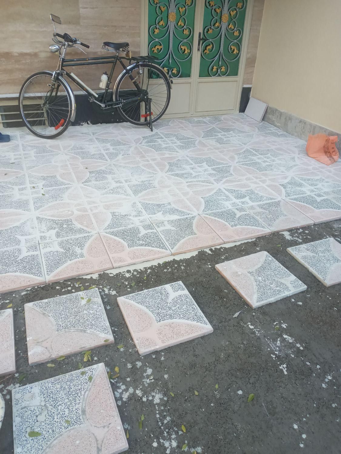 نصب انواع کاشی سرامیک موزائیک قرنیز سنگ و....|خدمات پیشه و مهارت|اراک, |دیوار