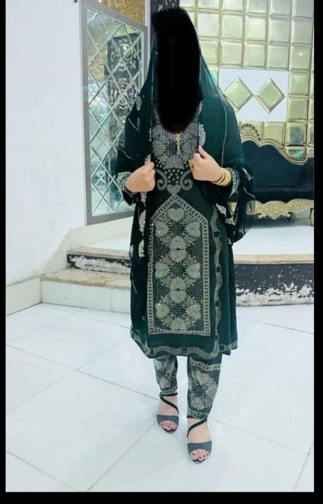 نگین کوبی روی انواع لباس بلوچی چادر شال و...|لباس|کهنوج, |دیوار