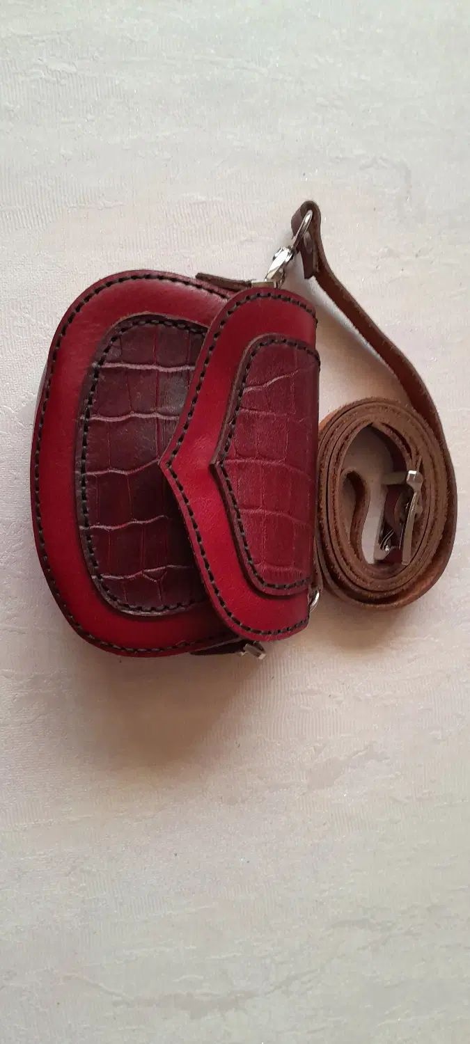 کیف دوشی دست‌دوز چرم طبیعی.طرح خاص کروکودیل|کیف، کفش، کمربند|اصفهان, جوزدان الیادران|دیوار