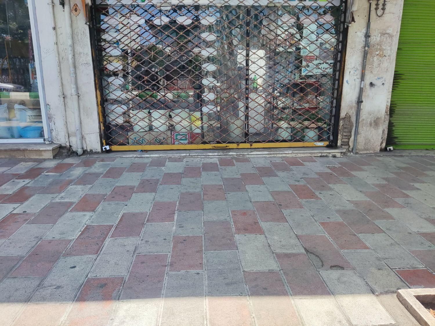 مغازه با انباری ۴۰ متر بر اصلی خیابان خمینی|فروش مغازه و غرفه|گرگان, |دیوار