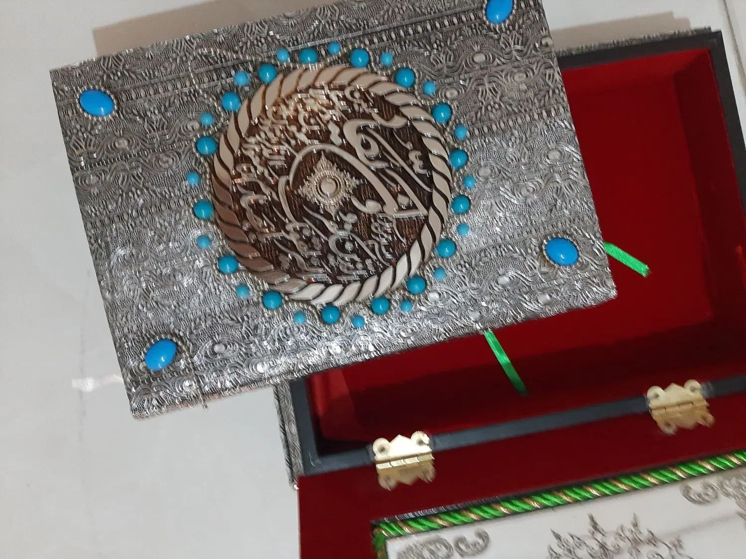 کتاب قرآن با قاب وکار شده بافیروزه خیلی شیک وشکیل|کتاب و مجله مذهبی|تهران, پونک|دیوار