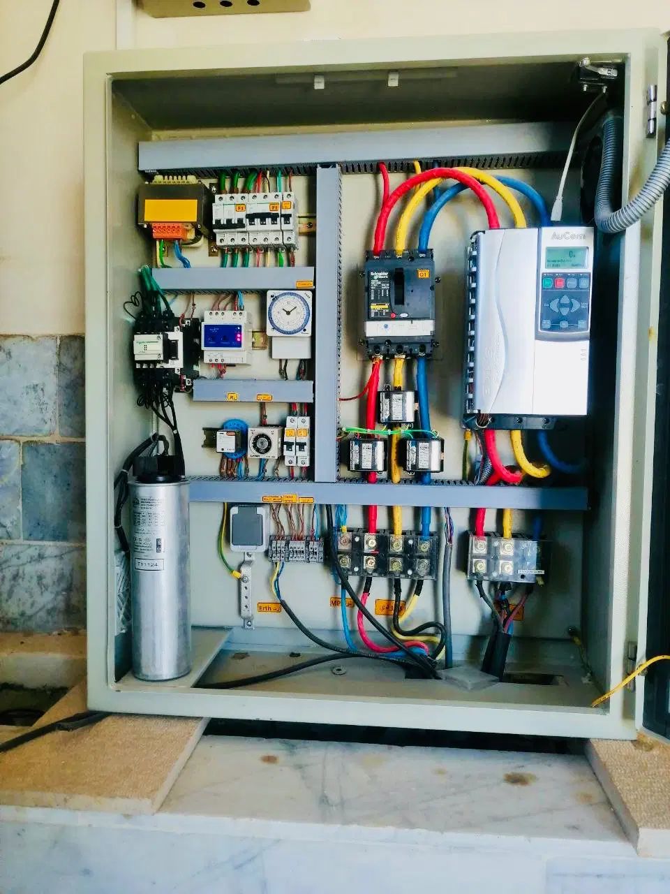 برق صنعتی.برق خورشیدی.دوربین.سیستم اضطراری|خدمات پیشه و مهارت|بیرجند, |دیوار