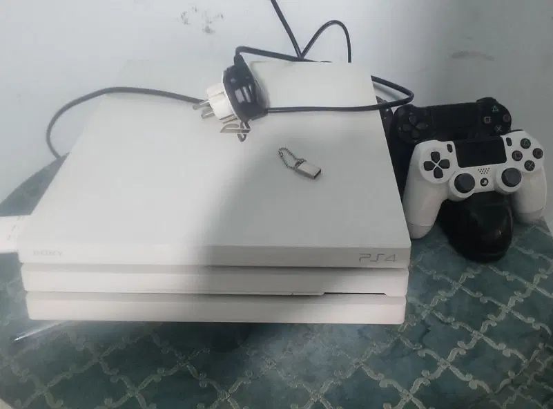 PS4 pro کپی خور سفید|کنسول، بازی ویدئویی و آنلاین|کرمانشاه, |دیوار