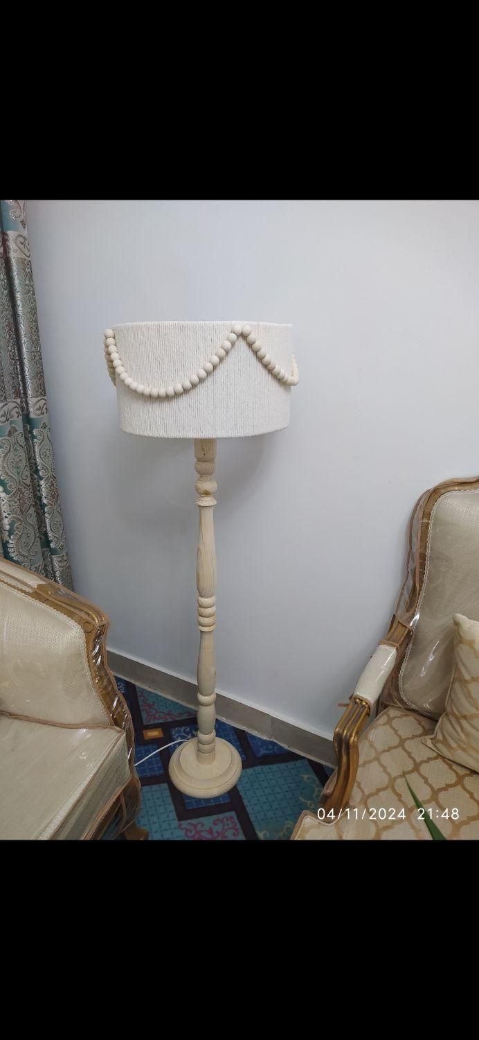 آباژور کنار سالنی سه پایه و تک پایه|چراغ خواب و آباژور|نسیم‌شهر, |دیوار