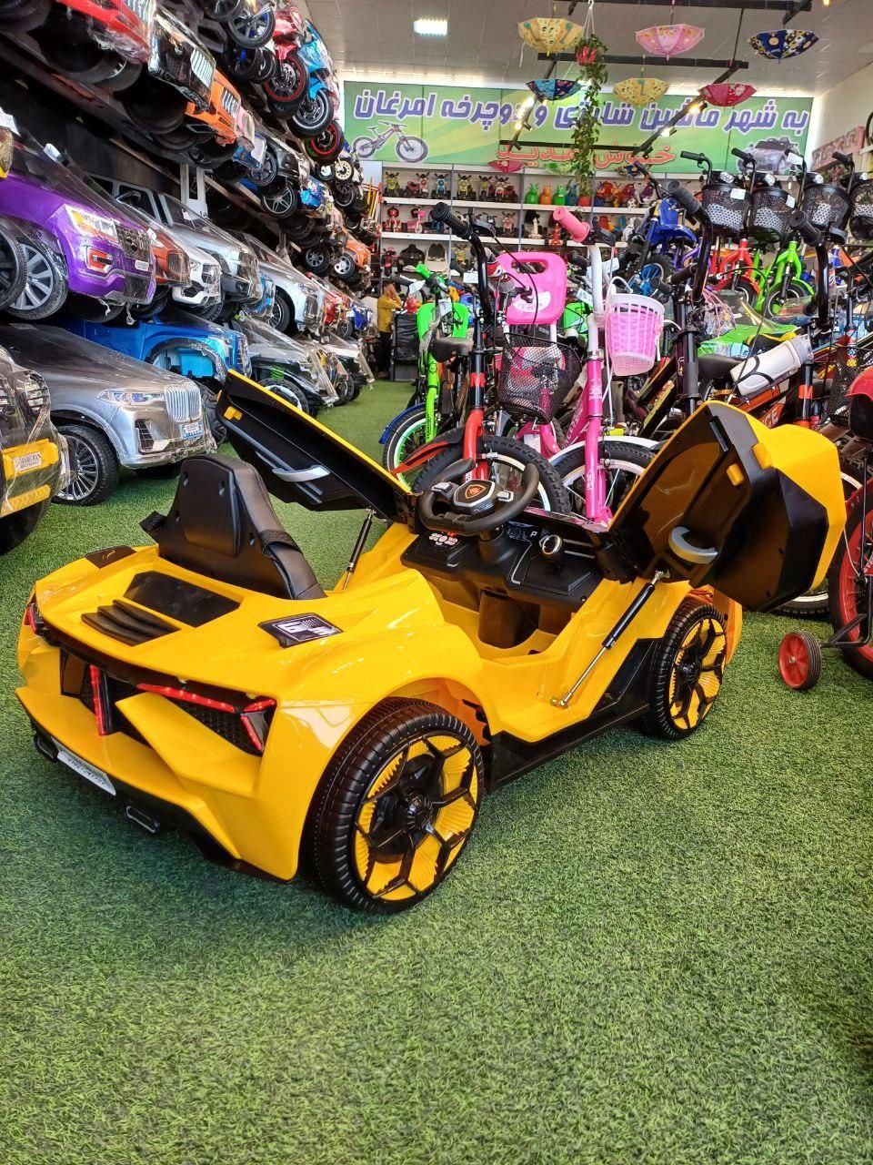 ماشین Lamborghini لامبورگینی درب جک دار خفاشی|اسباب‌بازی بچه|مشهد, توس (بلوار توس)|دیوار