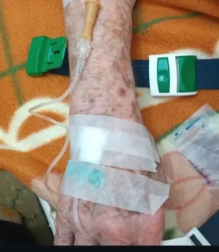 تزریقات در منزل،وصل سرم در منزل همرا سرم و آمپول|خدمات آرایشگری و زیبایی|فردیس, منظریه|دیوار